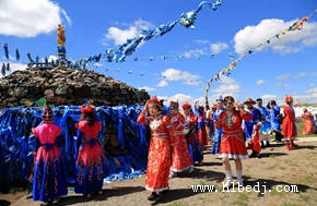 呼倫貝爾草(cǎo)原祭敖包